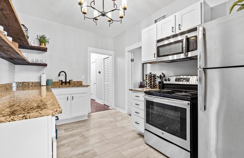 Westport Apartment | Beautifully Remodeled 3 bed + Walkable to Westport + Private Courtyard!