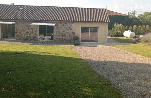 Rouzede House | Beautifully remodeled barn, a peaceful hideaway - close to Lac de haute-Charente
