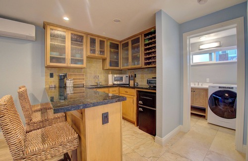 Hollywood Beach House | Beauty and the Beach offers Seaside Relaxation