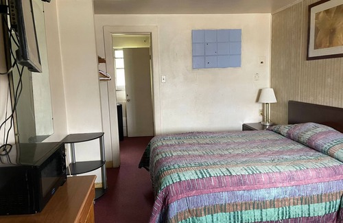 Racine Hotel | Beaver Falls Motel