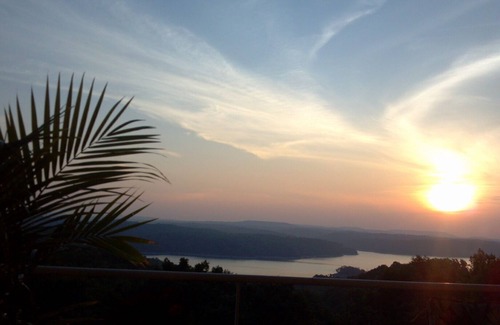 Prairie Creek Apartment | Beaver Lake Get-a-Way Great Location-Beautiful View