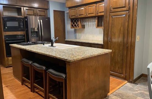 Springdale House | Beaver Lakeshore Escape - Stay right on the shore of Beaver Lake!