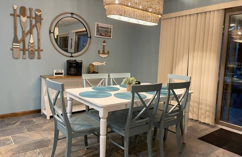 Springdale House | Beaver Lakeshore Escape - Stay right on the shore of Beaver Lake!