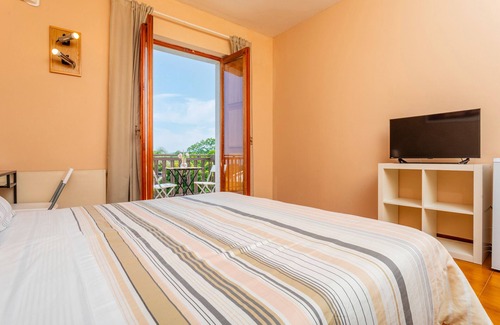 Aci Sant'Antonio House | Bed and Breakfast 'Carolea - Frantoio' with Shared Pool, Wi-Fi and Air Conditioning