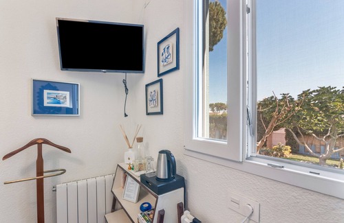 Aljaraque Apartment | Bed and Breakfast 'Azul' with Mountain View, Wi-Fi and Air Conditioning