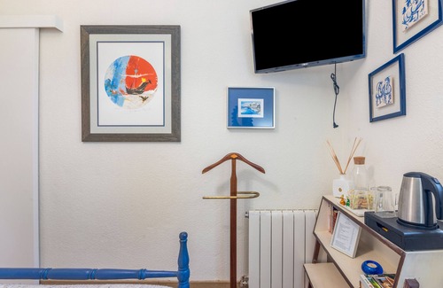 Aljaraque Apartment | Bed and Breakfast 'Azul' with Mountain View, Wi-Fi and Air Conditioning