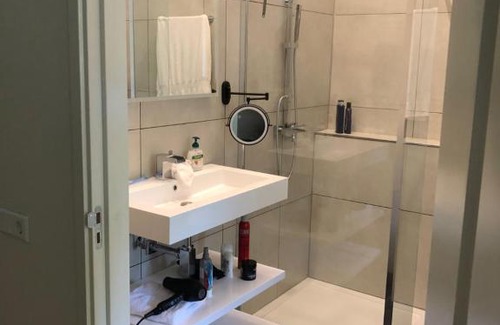 Oss Bed & Breakfast | Bed and Breakfast De Kip - Privé-appartement van 43 m2 met tweepersoons bubbelbad - met Finse sauna - in westvleugel van luxe villa