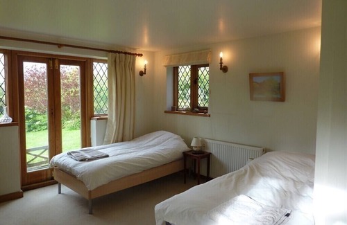 Godalming Bed & Breakfast | Bed and Breakfast Dunsfold