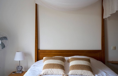 Gabillou Bed & Breakfast | Bed and Breakfast 'Magnatum' with Private Terrace, Shared Garden and Wi-Fi