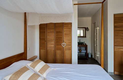 Gabillou Bed & Breakfast | Bed and Breakfast 'Magnatum' with Private Terrace, Shared Garden and Wi-Fi