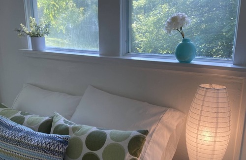 Historic Centertown Bedford Cottage | Bedford Town Cottage