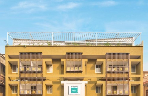 Varanasi Hotel | Bedzzz Varanasi by Leisure Hotels, 1 Km from Dashwasamedh Ghat