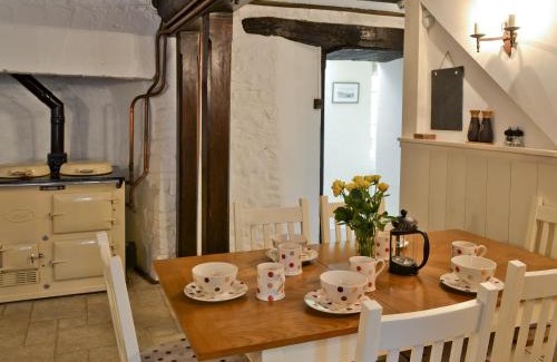 Westleigh House | Bee Bowl Cottage - Httd