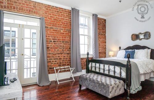 Historic District - North Apartment | Bee on Broughton - Astonishing Home Downtown SAV