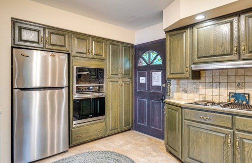 Drums House | Beech Mt Lakefront Gem! Hot Tub, Kayaks, Billiards