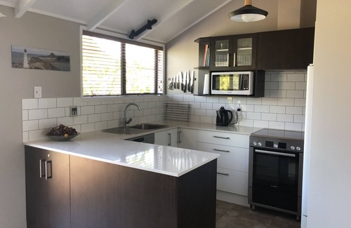 Taupo House | Beech Tree Cottage - comfortable, warm and stylish Taupo base, free wifi!