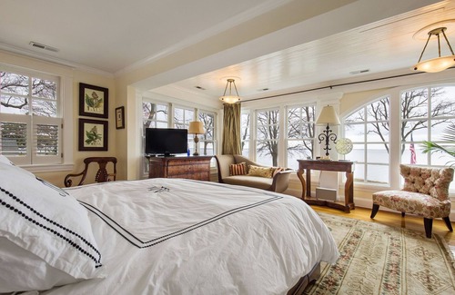 Annapolis House | Behold your perfect Annapolis getaway home! Gorgeous 4 bdrm, 2.5 bath with breathtaking views of the Chesapeake Bay