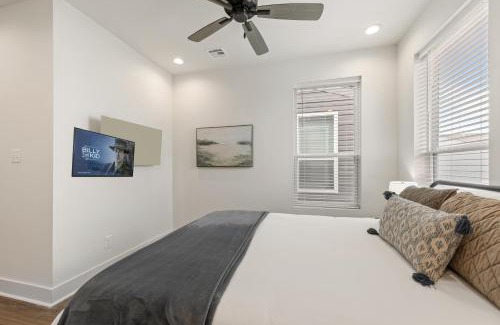 Lafayette Villa | Beignet House Cajun Luxury Full Kitchen Fast WiFi