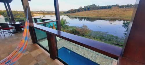 Aguas de Sao Pedro House | Belíssima casa no lago próxima ao Thermas Water Park