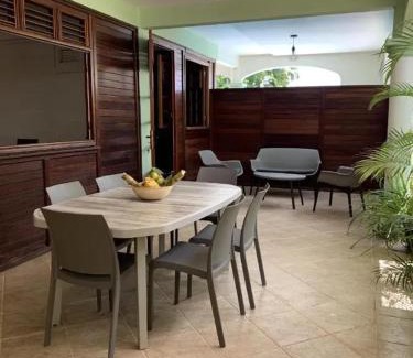 Ducos Apartment | Bel appartement à Ducos avec piscine privée