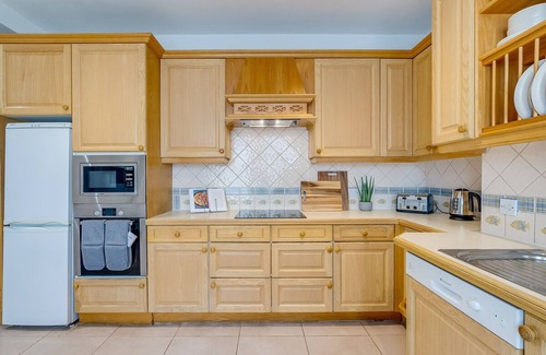 Churchill House | Belgravia - Charming Spacious 4 Bed Home for 9
