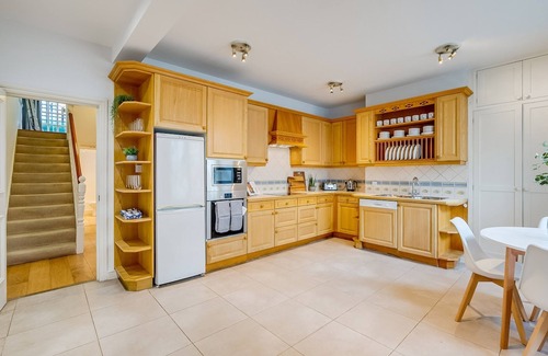Churchill House | Belgravia - Charming Spacious 4 Bed Home for 9