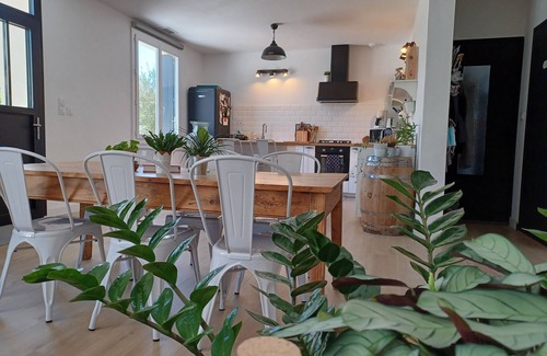 Saint-Saturnin-les-Avignon Villa | Belle Villa Avec Piscine Privée Près D'avignon