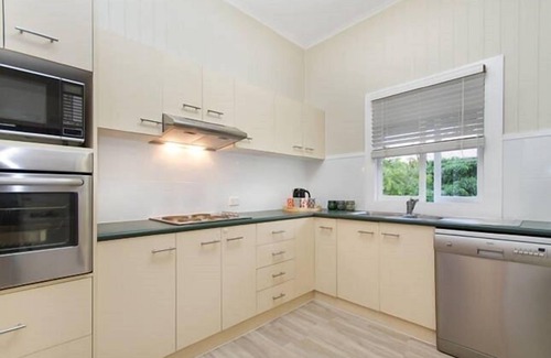 Bulimba House | Bella Bulimba, a pet friendly beautiful character home with fenced rear garden