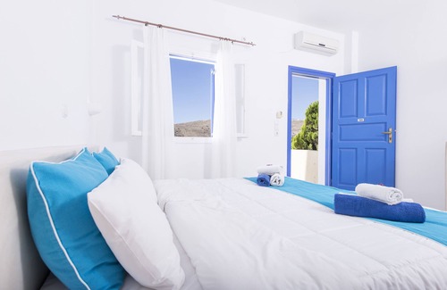 Agios Georgios Hotel | Bella Santorini