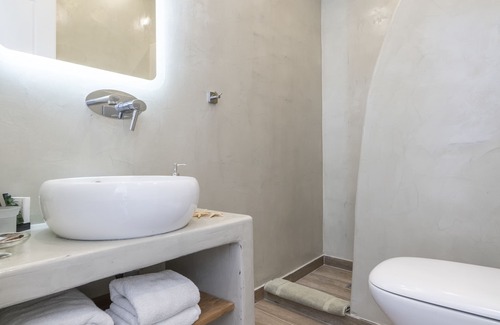 Agios Georgios Hotel | Bella Santorini