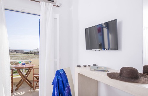 Agios Georgios Hotel | Bella Santorini