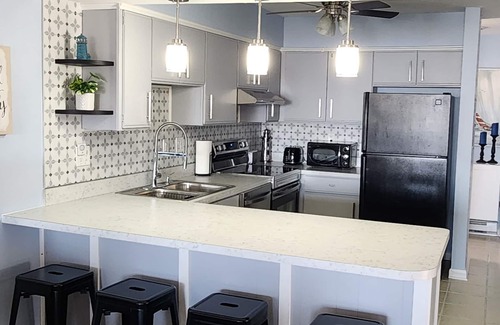 Port Clinton Condo | Bella Vista! - Lake Views at The Shores/2 Bed/2 Bath/Clean!