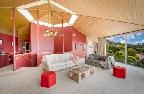 Bellerive House | BELLA VISTA Large Family Home Views Forever