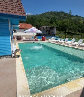 Metes Other | Bella Vita Complex