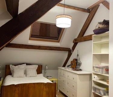 Le Port sous la Lune House | belle chambre moderne , avec douche équippement complet