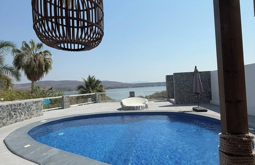 Tequesquitengo House | Belle Vue" house, with a spectacular view of the Tequesquitengo Lake.
