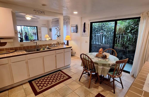 Honaunau-Napoopoo Bed & Breakfast | Belle Vue Kona B&B Orchid Suite - Breathtaking Views and Island Comfort