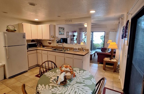 Honaunau-Napoopoo Bed & Breakfast | Belle Vue Kona B&B Orchid Suite - Breathtaking Views and Island Comfort