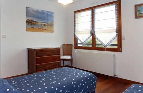 Saint-Michel-en-Greve Apartment | Belle vue sur mer by Interhome