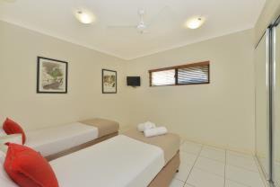 Trinity Beach Apartment | Bellevue At Trinity Beach