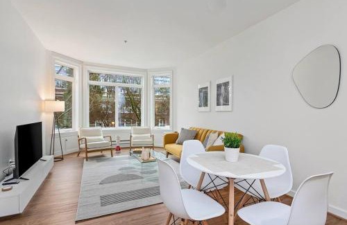 Belltown Apartment | Belltown's Flower Moon, near The Space Needle