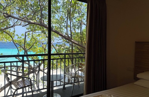 Bodufolhudhoo Hotel | Belmar Beach