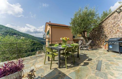 Corticella Apartment | Belvedere, House With Pool- Recco, Liguria