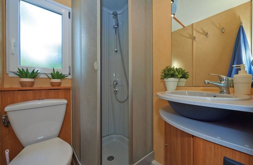 Baia Domizia Ski Chalet | Belvilla by OYO Baia Domizia Villaggio Camping E2