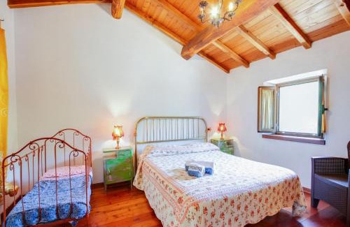 Casoli House | Belvilla by OYO Farmhouse with Private Terrace