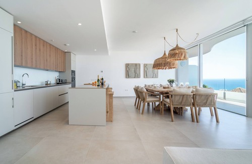 La Capellania Apartment | Benalmadena Luxury 4 Bed Apartment Jacuzzi