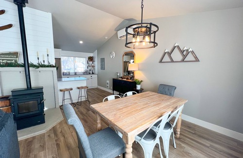 Mountain View House | Bend - Mt.Views/Hot Tub/Putting Green/Game Room