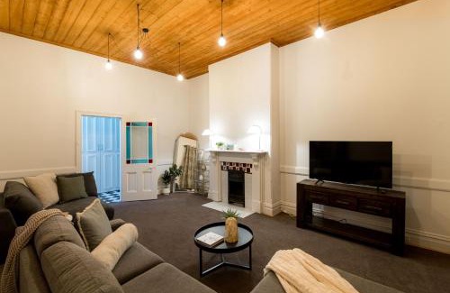 Bendigo House | Bendigo Signature Accommodation on Vine