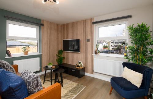 Plasnewydd House | Benjamin Suite by Koya Homes - 3 Double Bedroom Apartment, Cardiff City Centre, Free Parking