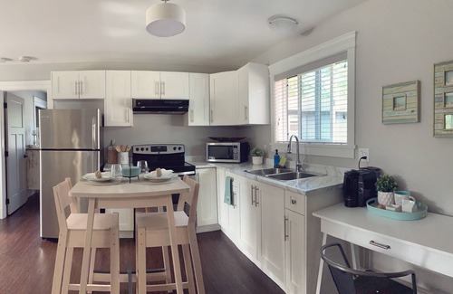 Regional District of Nanaimo Apartment | Benson View Carriage Suite with bright and beachy decor